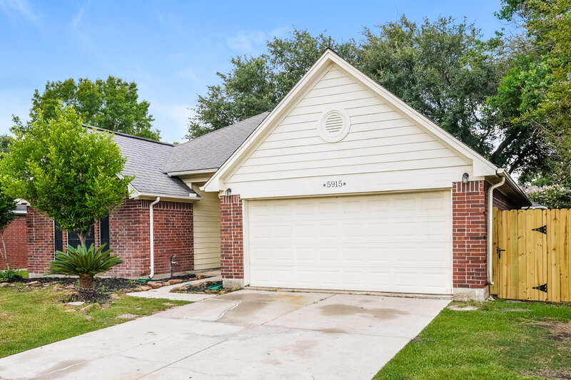 1,880/Mo, 5915 Woodmancote Dr Humble, TX 77346 Front View