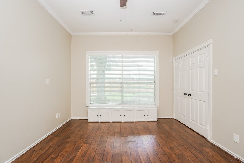 1,880/Mo, 5915 Woodmancote Dr Humble, TX 77346 Living Room View