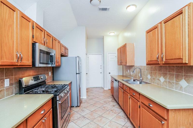 1,880/Mo, 5915 Woodmancote Dr Humble, TX 77346 Kitchen View
