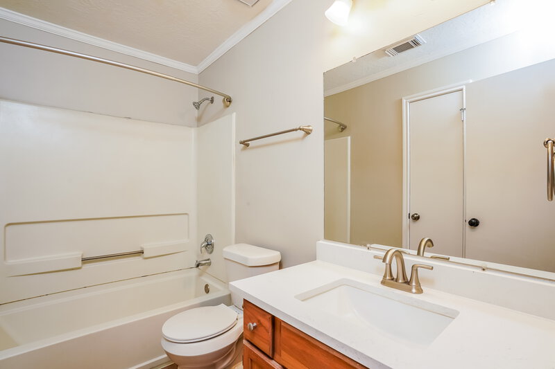 1,880/Mo, 5915 Woodmancote Dr Humble, TX 77346 Bathroom View