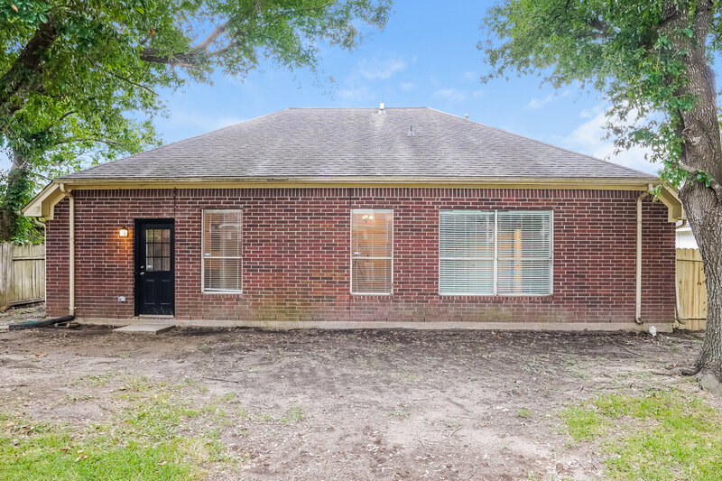 1,880/Mo, 5915 Woodmancote Dr Humble, TX 77346 Rear View