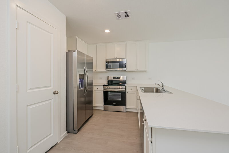 1,815/Mo, 621 Craven St Montgomery, TX 77316 Kitchen View 2