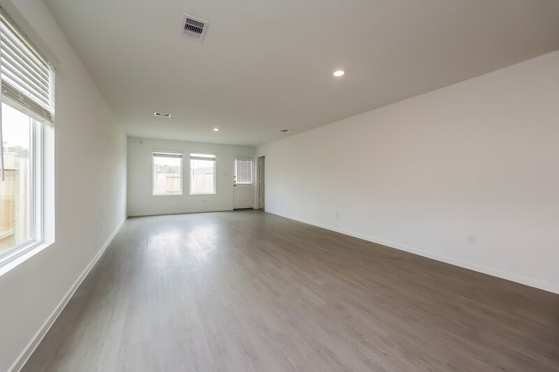 1,600/Mo, 1544 Sunset Ridge Dr Conroe, TX 77303 Living Room View