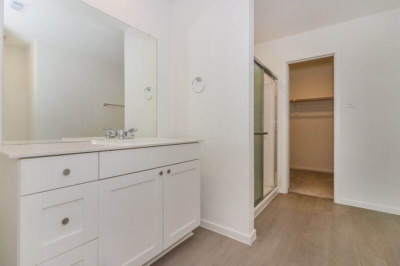 0/Mo, 460 San Miguel Creek Dr Katy, TX 77493 Main Bathroom View 2