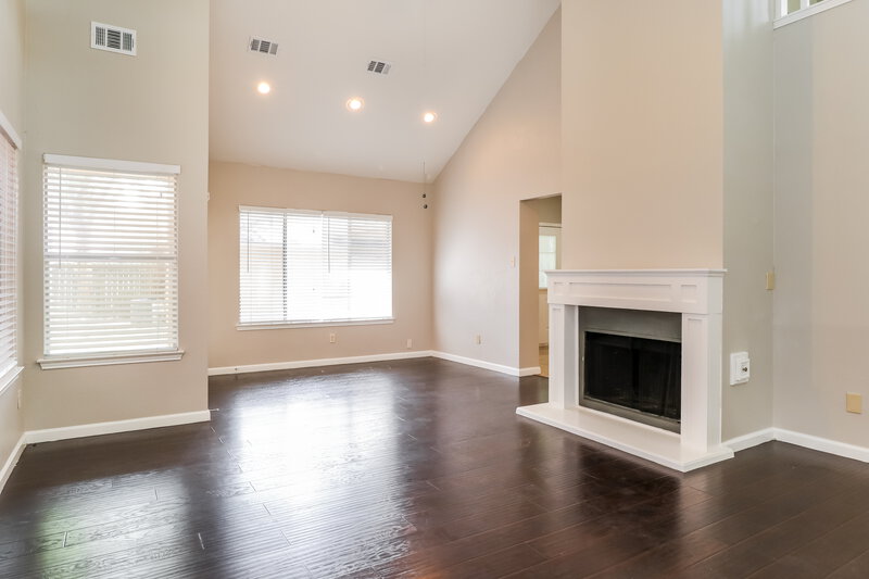 1,960/Mo, 6637 Queensclub Dr Houston, TX 77069 Living Room View