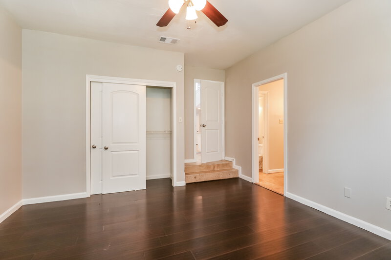 1,960/Mo, 6637 Queensclub Dr Houston, TX 77069 Main Bedroom View 2