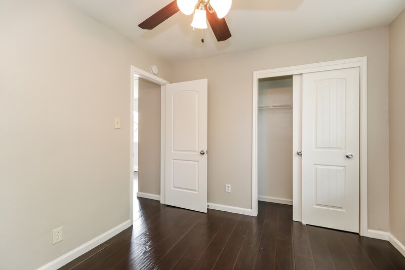 1,960/Mo, 6637 Queensclub Dr Houston, TX 77069 Bedroom View 2