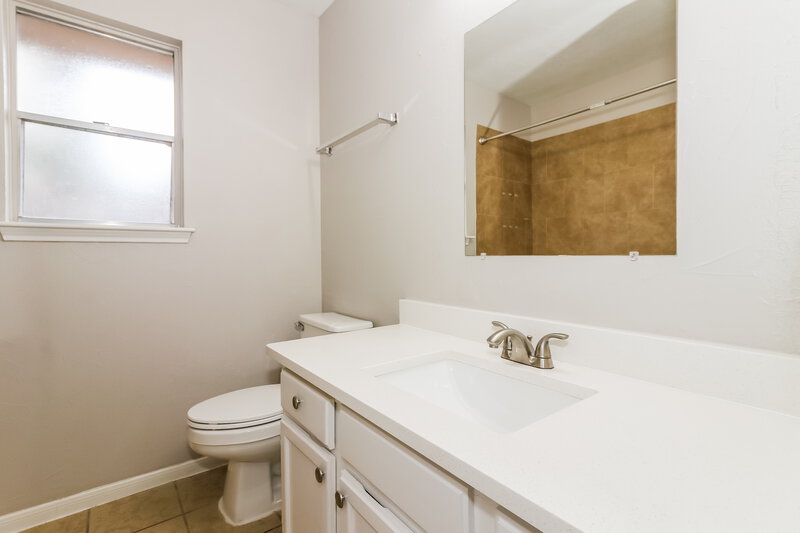 2,130/Mo, 8530 Sunny Ridge Dr Houston, TX 77095 Bathroom View