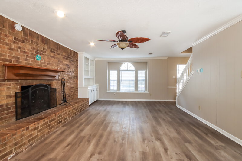 2,110/Mo, 15019 Forest Lodge Dr Houston, TX 77070 Living Room View 2