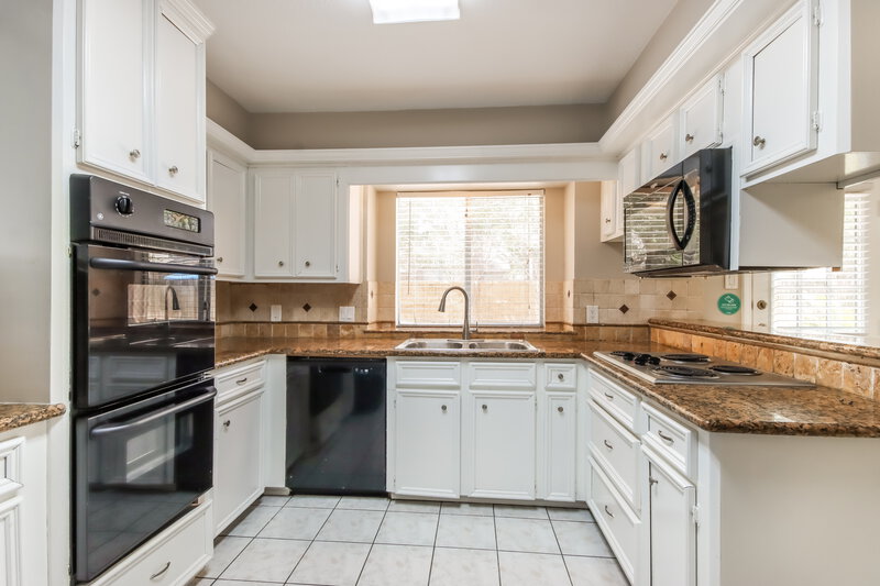 2,110/Mo, 15019 Forest Lodge Dr Houston, TX 77070 Kitchen View