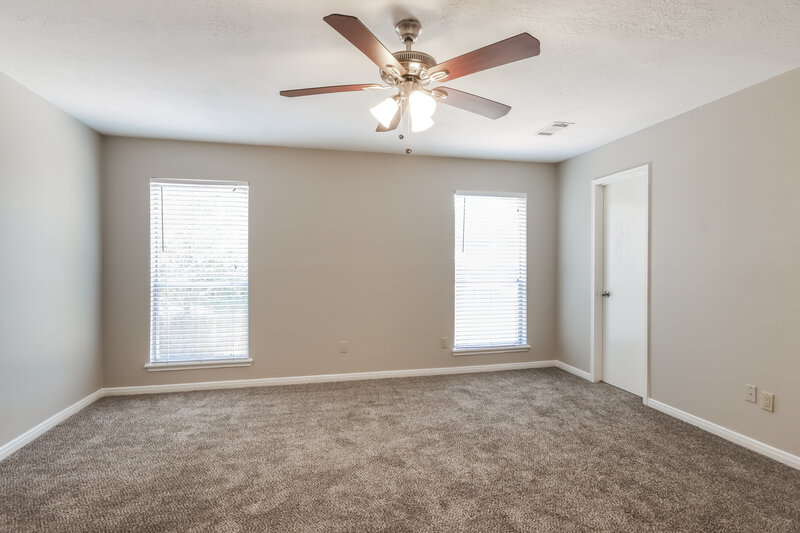 2,110/Mo, 15019 Forest Lodge Dr Houston, TX 77070 Main Bedroom View