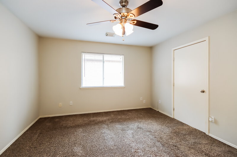 2,030/Mo, 19934 18th Fairway Dr Humble, TX 77346 Main Bedroom View 2