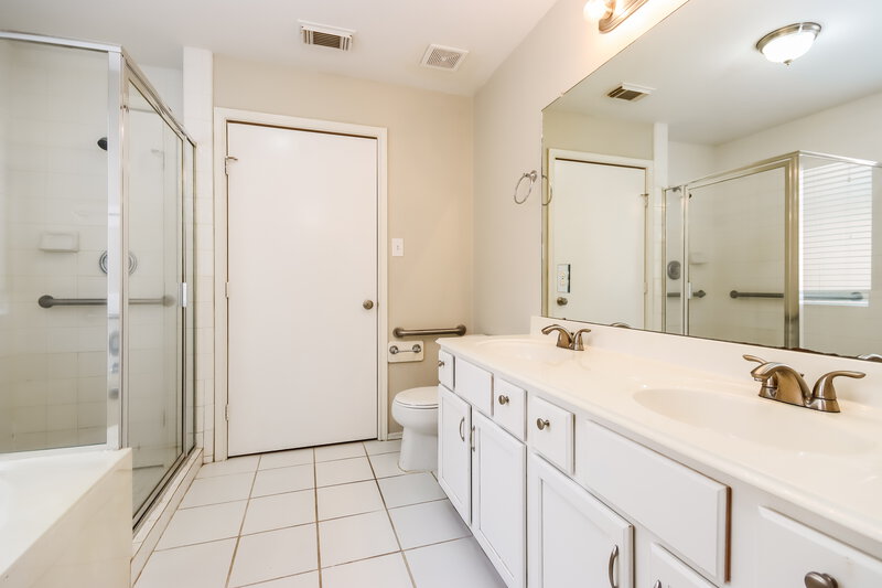 2,030/Mo, 19934 18th Fairway Dr Humble, TX 77346 Main Bathroom View