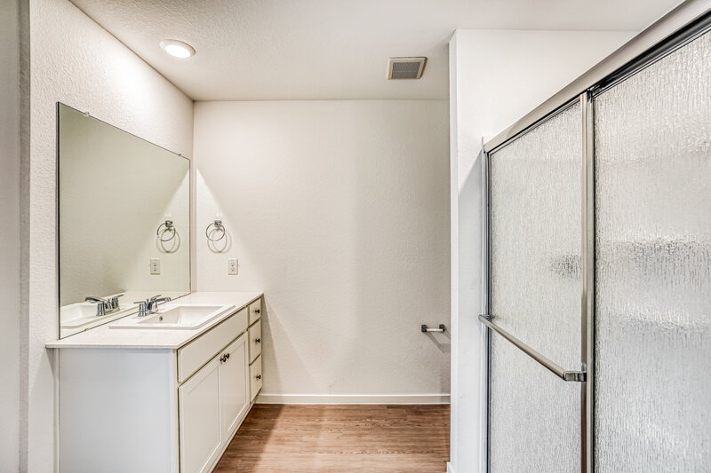 2,105/Mo, 15231 Abella Dr Montgomery, TX 77316 Main Bathroom View 2