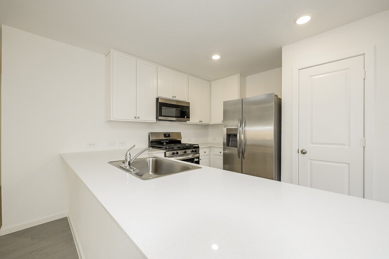 1,995/Mo, 13495 Bay Springs Dr Conroe, TX 77303 Kitchen View 2