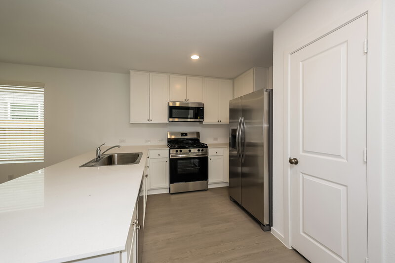 1,995/Mo, 13491 Bay Springs Dr Conroe, TX 77303 Kitchen View