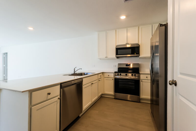 1,605/Mo, 609 Craven St Montgomery, TX 77316 Kitchen View 2