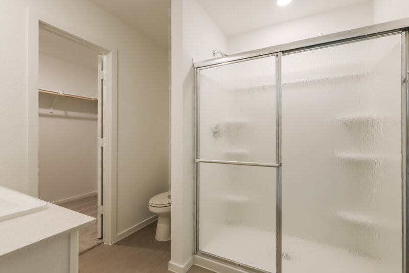 1,605/Mo, 609 Craven St Montgomery, TX 77316 Main Bathroom View