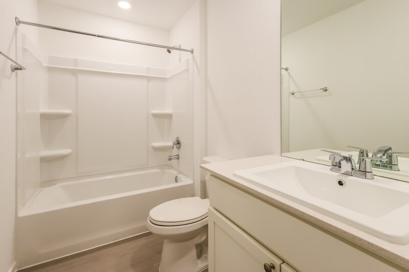 1,605/Mo, 609 Craven St Montgomery, TX 77316 Bathroom View