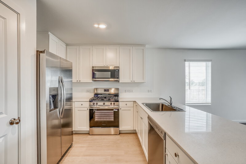 2,275/Mo, 488 Beechwood Hacienda Dr Katy, TX 77493 Kitchen View 2