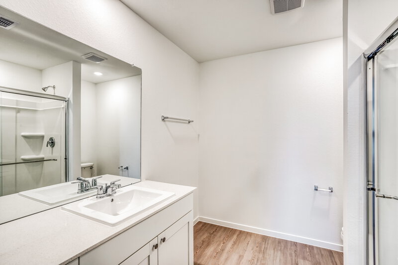 2,275/Mo, 488 Beechwood Hacienda Dr Katy, TX 77493 Main Bathroom View