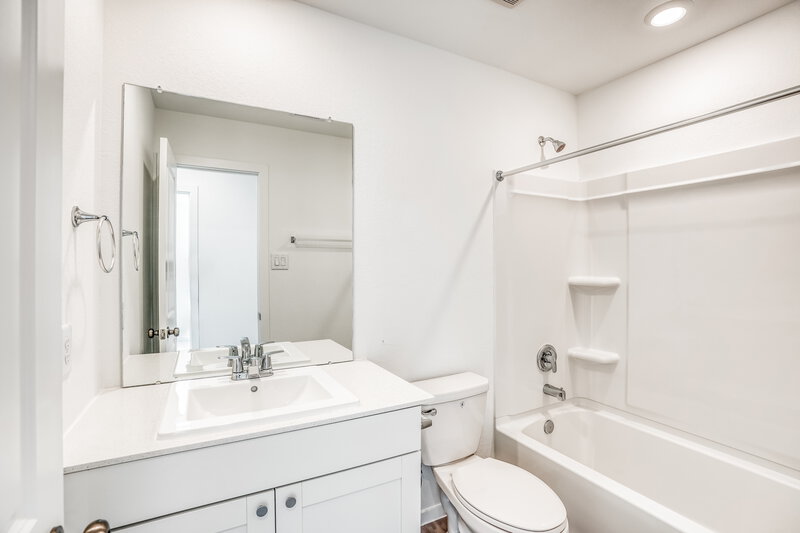2,275/Mo, 488 Beechwood Hacienda Dr Katy, TX 77493 Bathroom View