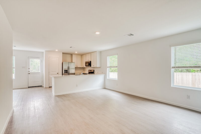 1,985/Mo, 343 Parkin Ct Conroe, TX 77303 Living Room View