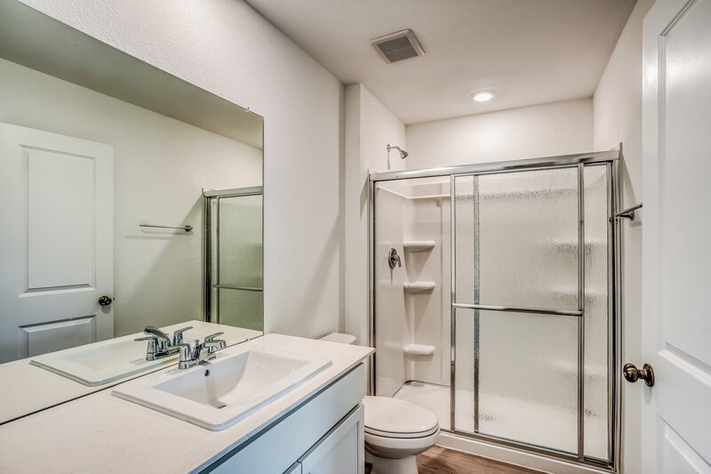 1,985/Mo, 343 Parkin Ct Conroe, TX 77303 Main Bathroom View