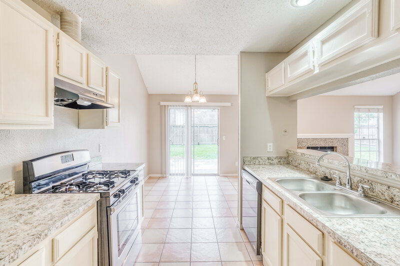 1,775/Mo, 12214 Flaxen Dr Houston, TX 77065 Kitchen View 2