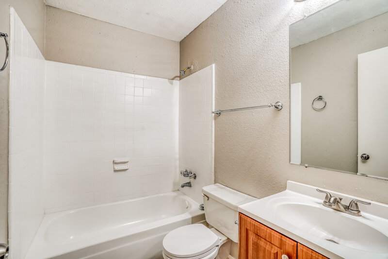1,775/Mo, 12214 Flaxen Dr Houston, TX 77065 Bathroom View