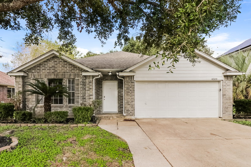 2,140/Mo, 4509 Fox Run St Pearland, TX 77584 External View