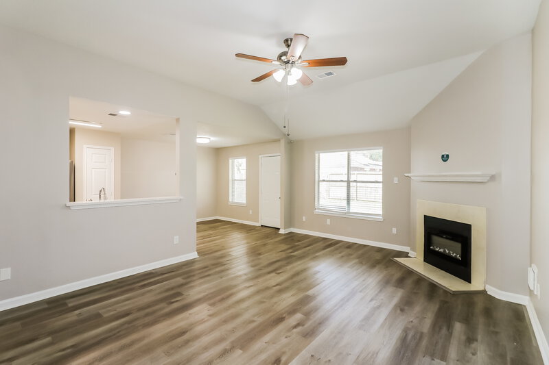 2,140/Mo, 4509 Fox Run St Pearland, TX 77584 Living Room View