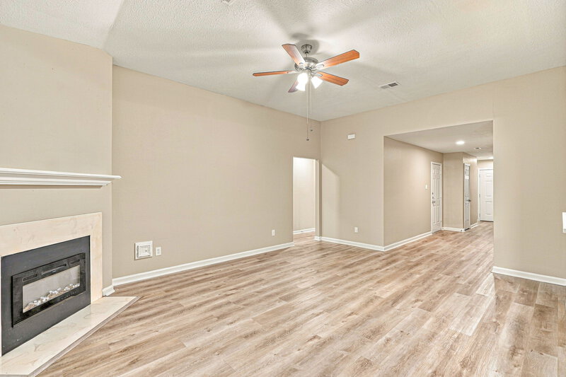 2,125/Mo, 4509 Fox Run St Pearland, TX 77584 Living Room View 2