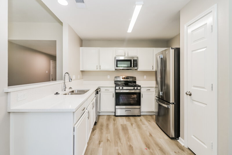 2,140/Mo, 4509 Fox Run St Pearland, TX 77584 Kitchen View