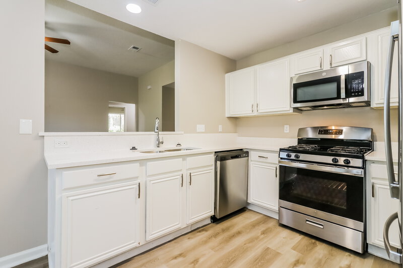 2,140/Mo, 4509 Fox Run St Pearland, TX 77584 Kitchen View 2