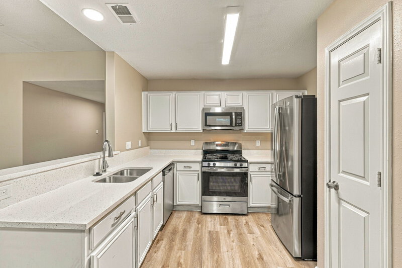 2,125/Mo, 4509 Fox Run St Pearland, TX 77584 Kitchen View