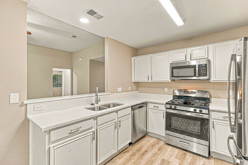 2,125/Mo, 4509 Fox Run St Pearland, TX 77584 Kitchen View 2