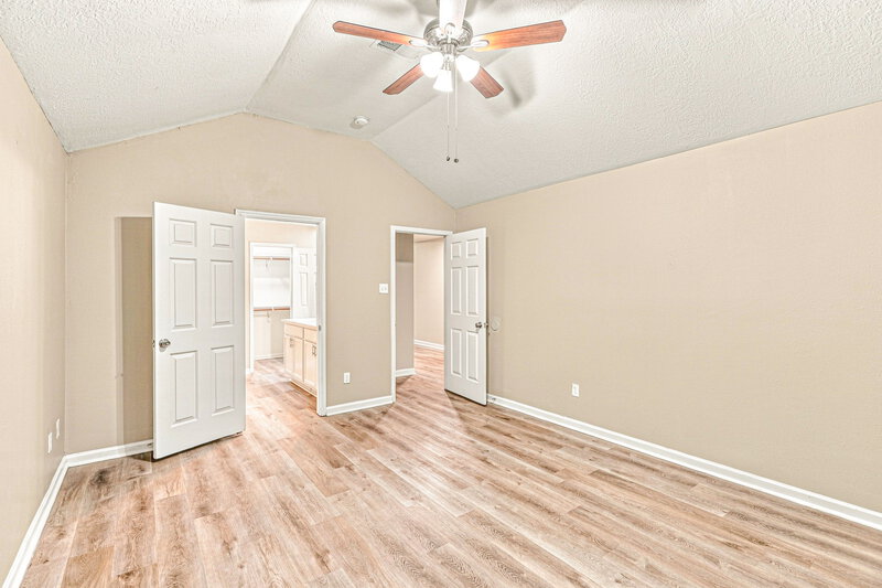 2,125/Mo, 4509 Fox Run St Pearland, TX 77584 Primary Bedroom View 2
