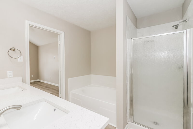2,140/Mo, 4509 Fox Run St Pearland, TX 77584 Main Bathroom View 2