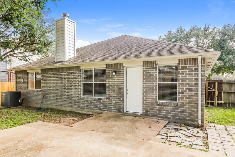 2,140/Mo, 4509 Fox Run St Pearland, TX 77584 Rear View