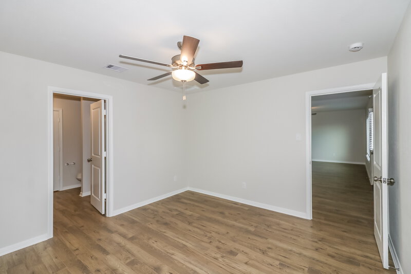 1,850/Mo, 198 Emma Rose Dr Katy, TX 77493 Main Bedroom View