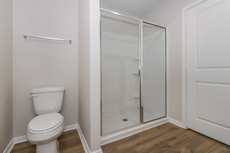1,850/Mo, 198 Emma Rose Dr Katy, TX 77493 Main Bathroom View