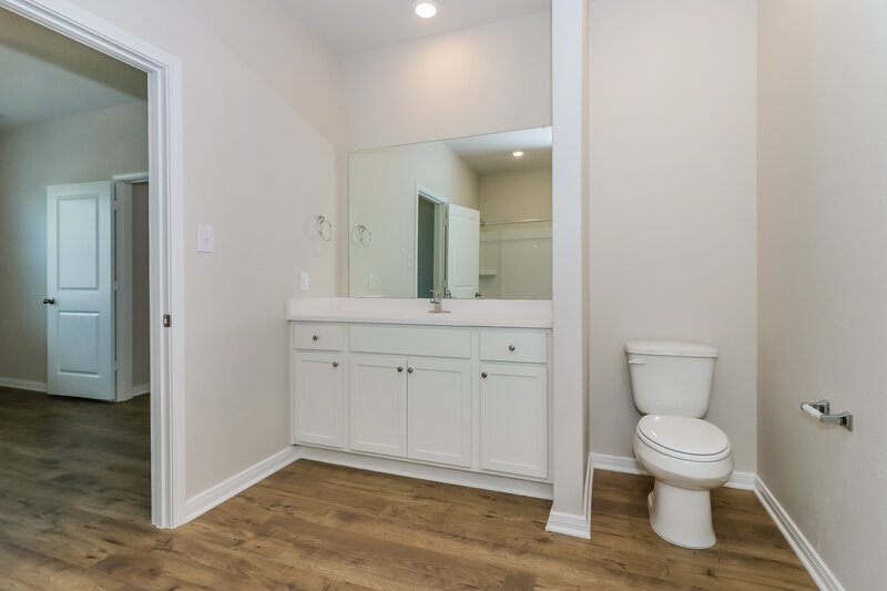 1,895/Mo, 149 Dogwood Point Dr Katy, TX 77493 Main Bathroom View