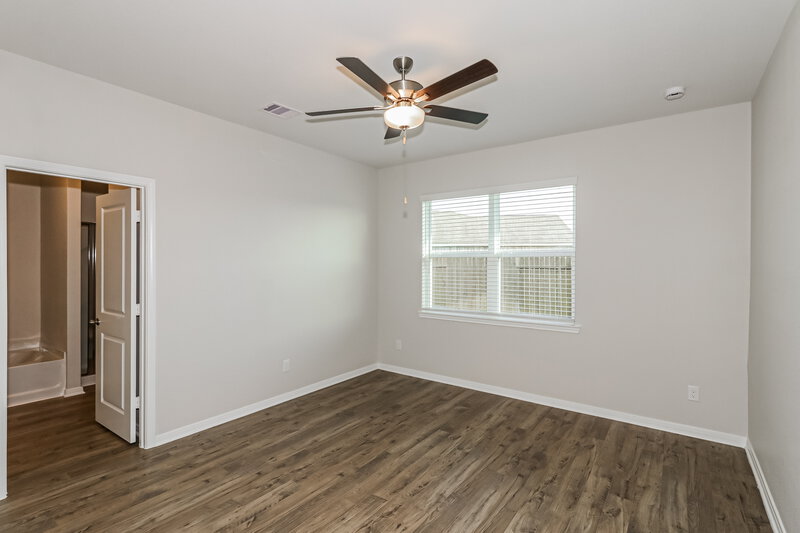 1,995/Mo, 194 Emma Rose Dr Katy, TX 77493 Main Bedroom View 2