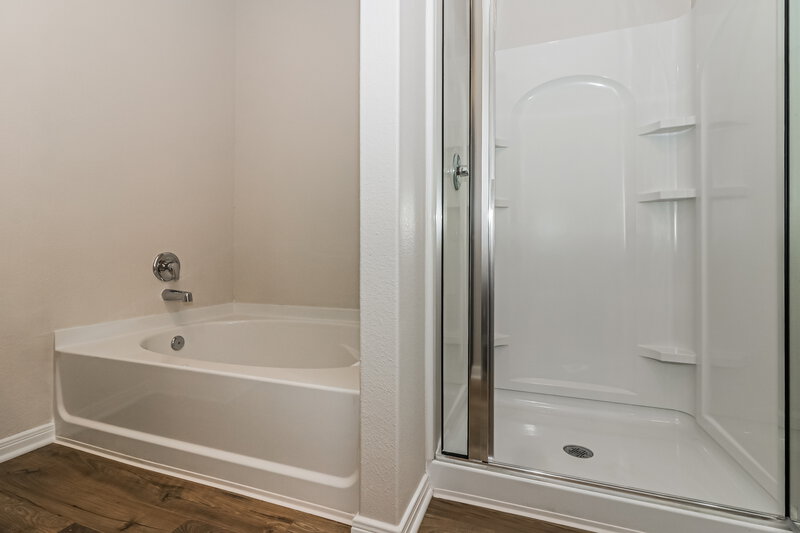 1,995/Mo, 194 Emma Rose Dr Katy, TX 77493 Main Bathroom View 2