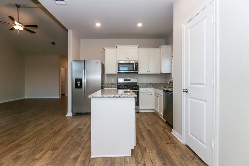 2,290/Mo, 404 San Miguel Creek Dr Katy, TX 77493 Kitchen View 2