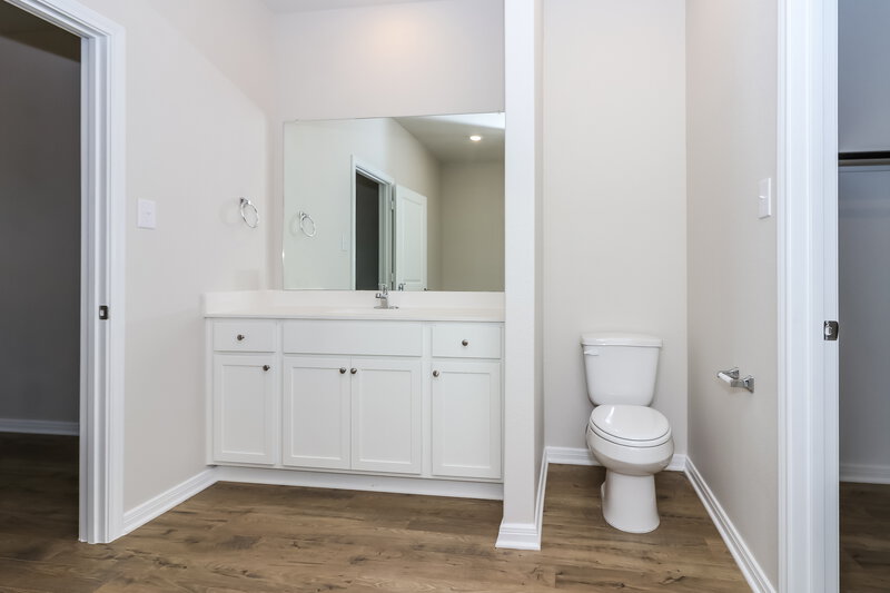 2,290/Mo, 404 San Miguel Creek Dr Katy, TX 77493 Main Bathroom View 2