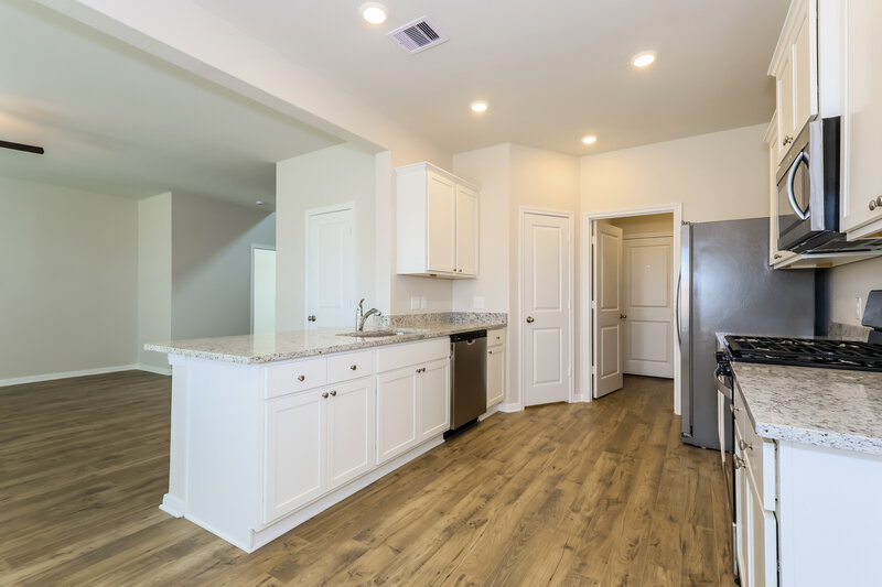 2,250/Mo, 468 Beechwood Hacienda Dr Katy, TX 77493 Kitchen View 2