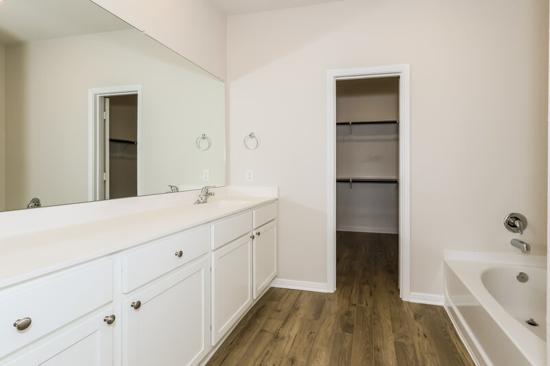 2,250/Mo, 468 Beechwood Hacienda Dr Katy, TX 77493 Main Bathroom View