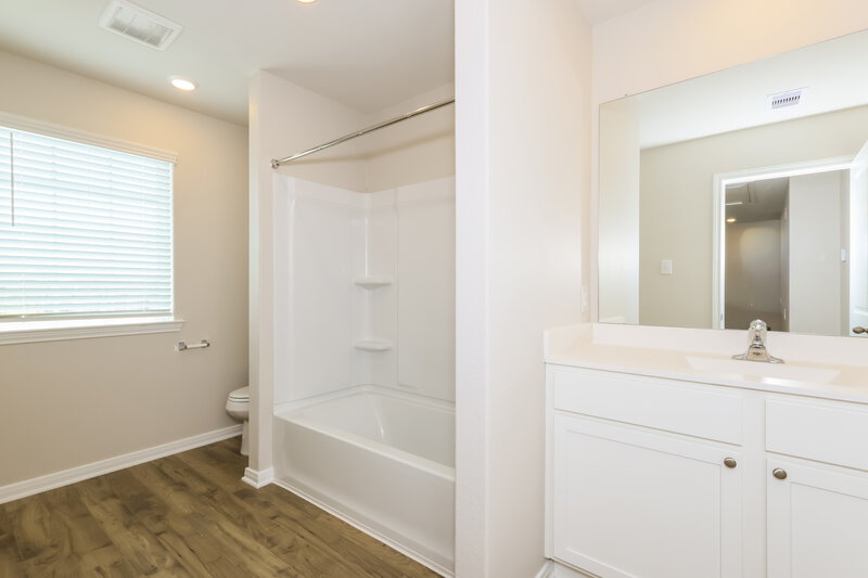 2,250/Mo, 468 Beechwood Hacienda Dr Katy, TX 77493 Bathroom View
